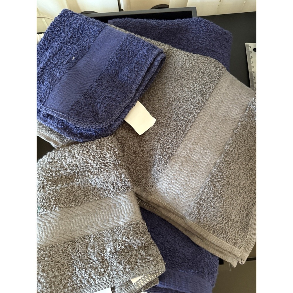 Brand New Two Hand Towels, Two Washcloths Msrp $28 3878